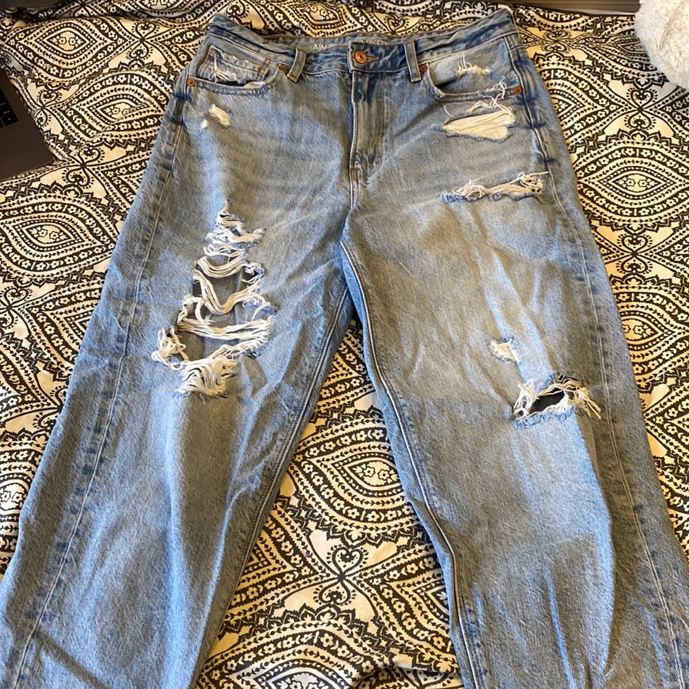 American Eagle Relaxed Mom jeans